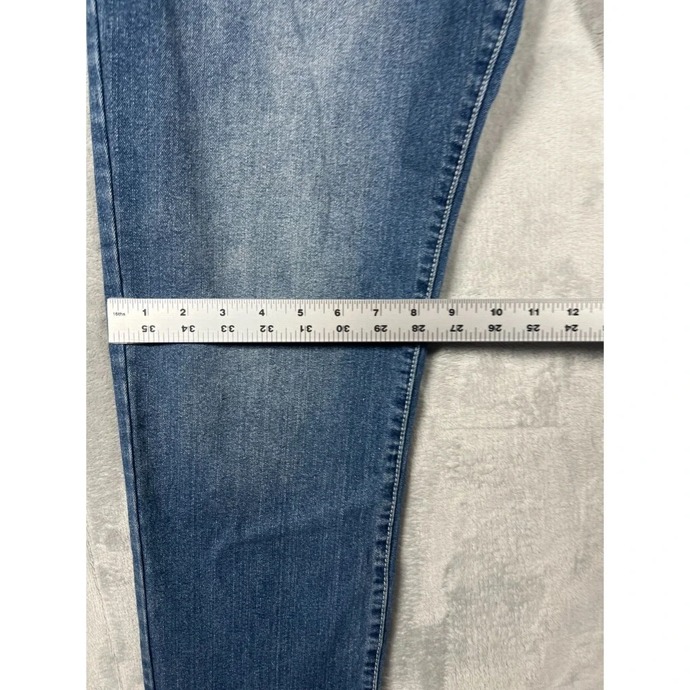 True Religion Jeans Mens 38x34 GENO Relaxed Slim Light Wash Denim Distressed USA